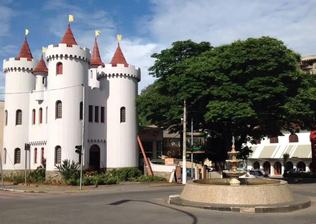 O belíssimo Castelinho, que abriga a Biblioteca Municipal de Castelo