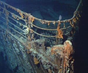 Oxigênio do submarino que visitava o Titanic acaba nesta quinta (22)
