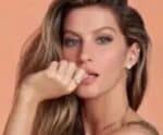 Gisele Bündchen se emociona durante evento ao falar de sua trajetória