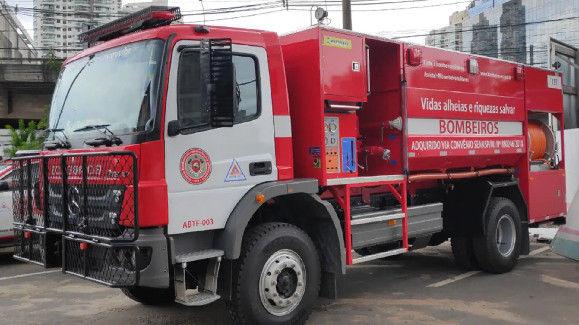 Incêndio em Marataízes - Guaçuí - lancha pega fogo em Guarapari