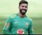Goleiro Alisson desfalca Brasil contra Guiné por  trauma no mindinho