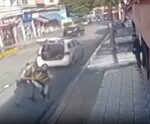 VÍDEO | Homem desarma policial durante abordagem e atira em dois PMs