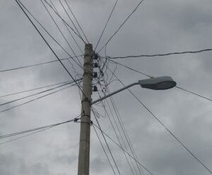 Dores do Rio Preto investe R$ 1,2 mi em iluminação com financiamento do Bandes Iluminação pública