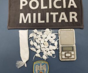 Militares apreendem cocaína durante patrulhamento no Centro de Alegre 