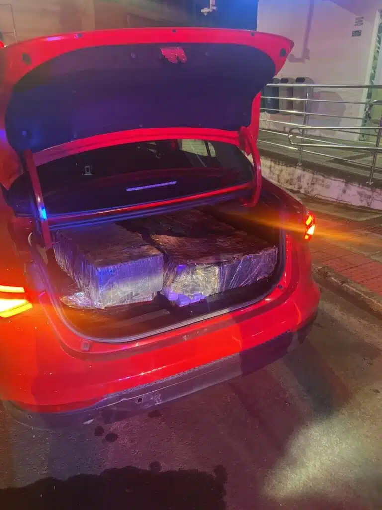 PRF apreende mais de 300 quilos de maconha na BR 101 no Espírito Santo