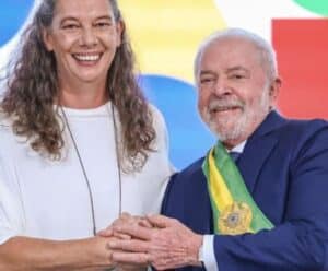 Lei Geral do Esporte: confira e os principais pontos do texto aprovado Ana Moser e o Presidente Lula de mãos dadas