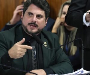 Marcos do Val presta novo depoimento à PF sobre suposto plano de golpe Marcos do Val