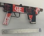 Submetralhadora com escudo do Flamengo é apreendida pela PM no Espírito Santo