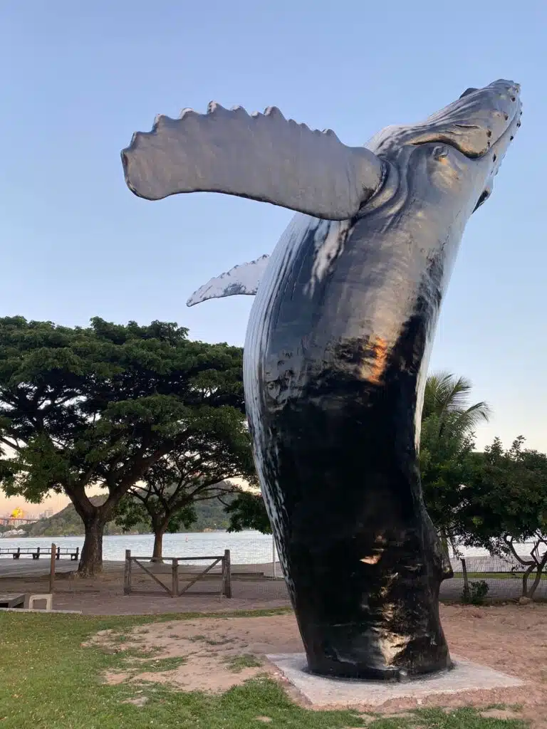 O salto - réplica gigante do salto da baleia jubarte é inaugurada em Vitória