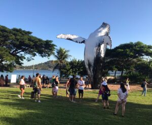 Jovens se reúnem para discutir turismo sustentável em encontro nacional O salto - réplica gigante do salto da baleia jubarte é inaugurada em Vitória
