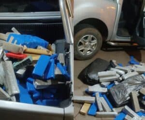 Polícia Rodoviária Federal apreende caminhonete quase 300kg de maconha