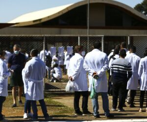 Inscrições para a primeira etapa do Revalida terminam nesta terça (27) Médicos chegam ao local de prova para a segunda etapa do Exame Nacional de Revalidação de Diplomas Médicos Expedidos por Instituição de Educação Superior Estrangeira (Revalida) 2020, em Brasília.