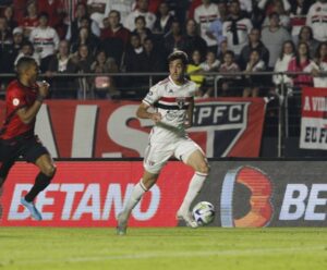 São Paulo e vira sobre o Athletico-PR com estrela de Dorival Jr. São Paulo