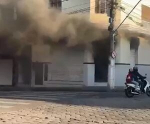 Após prejuízo de R$ 400 mil com incêndio, Bar do Juquita será reformulado VÍDEO | Bar do Juquita pega fogo em Guaçuí
