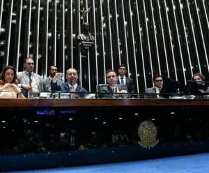Senado aprova novo arcabouço fiscal por 57 votos a 17; texto volta à câmara Senado Federal 1