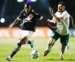 Vasco perde do Goiás em jogo com tumulto da torcida em São Januário
