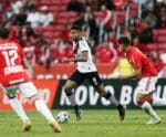 Com dois gols no início, Internacional impõe quinta derrota ao Vasco