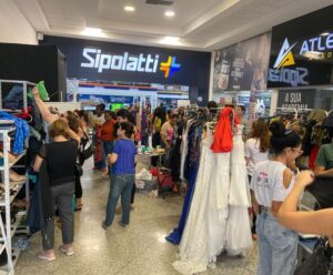 Bazar da Santa Casa com roupas de grife arrecada mais de R$17 mil