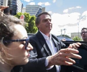 O ex-presidente Jair Bolsonaro após prestar depoimento à Polícia Federal (PF) sobre os ataques do dia 8 de janeiro em Brasília.