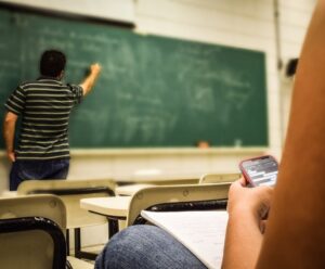 A educação de jovens e adultos Sala de aula