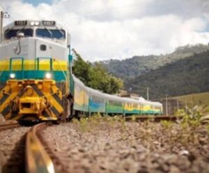 Frente debate investimentos em ferrovia e porto no Sul do ES Locomotiva em uma ferrovia