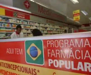 Farmácia em Cachoeiro: confira quais abrem neste domingo (1) Balcão da Farmácia Popular