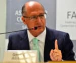 Estamos encerrando os créditos tributários para veículos leves, diz Alckmin