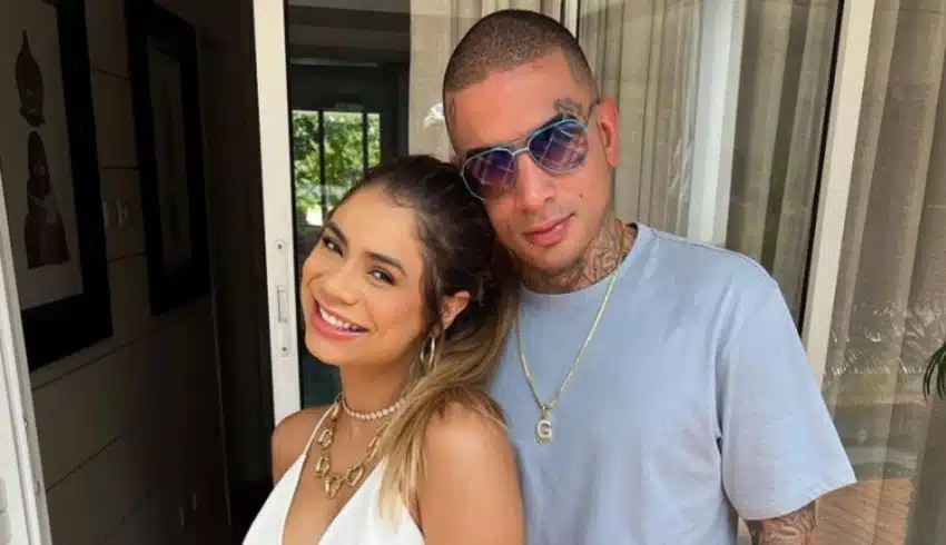 Lexa e MC Guimê abraçados