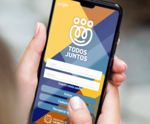 Celular mostrando app da prefeitura