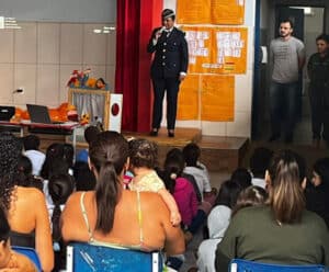 Escola municipal de Cachoeiro recebe palestras da campanha Maio Laranja palestra maio laranja