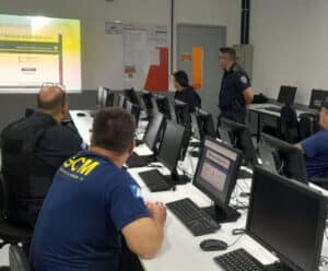 Guarda Municipal inicia curso para manutenção do porte de arma Guardas municipais assistem palestra