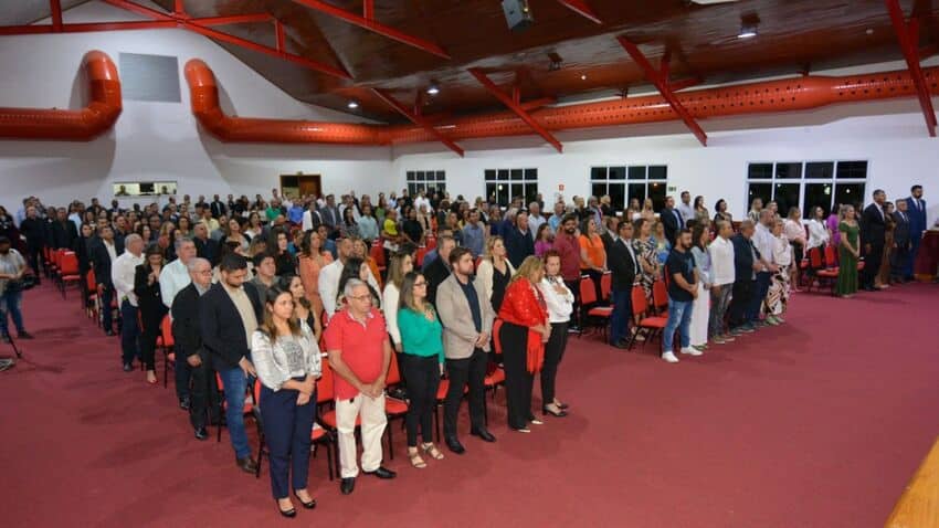 publico em sessão solene