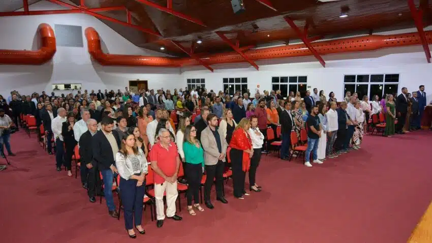 publico em sessão solene