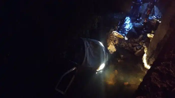 Duas pessoas morrem após carro cair de ponte em Conceição do Castelo