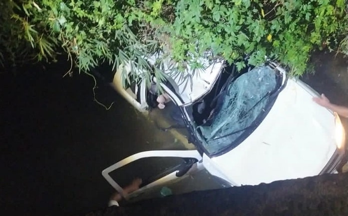 Duas pessoas morrem após carro cair de ponte em Conceição do Castelo