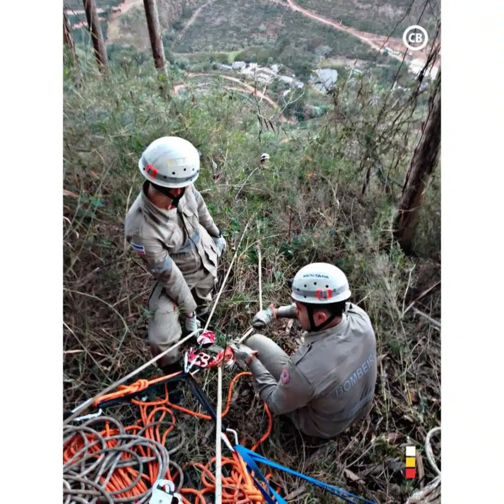 Homens ficam presos a 120 metros de altura ao tentar salvar cão em Irupi