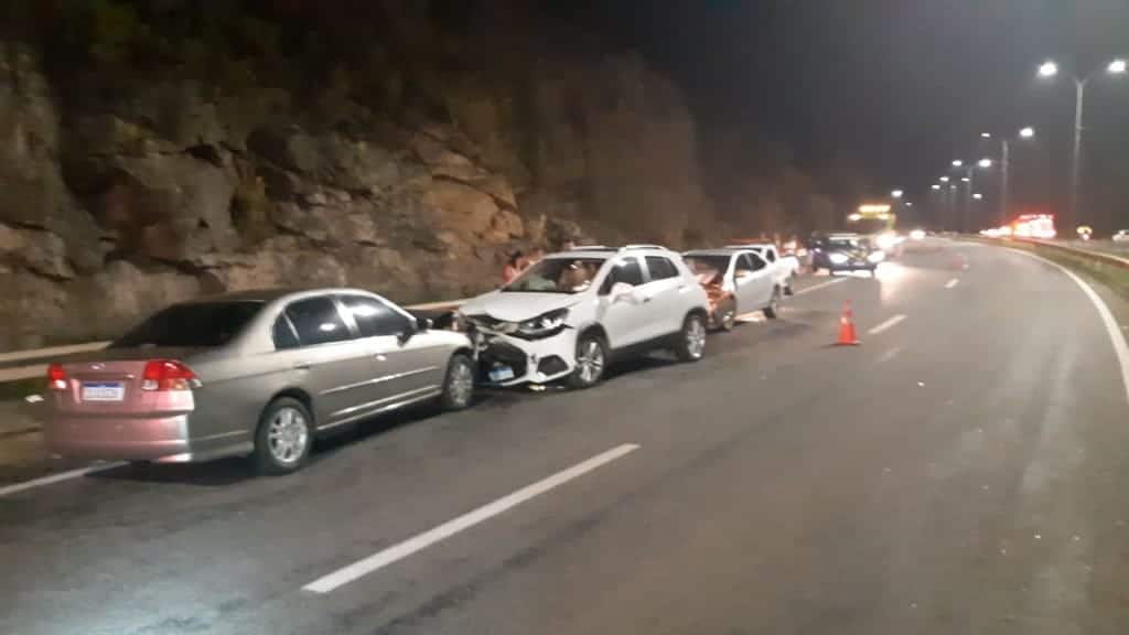 Carro invade contramão e provoca acidente em Iconha