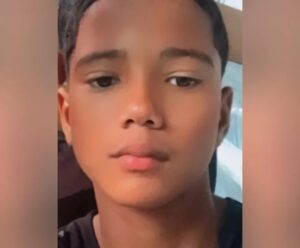 Adolescente de 12 anos é morto a tiros durante festa de aniversário Adolescente de 12 anos é morto em Nova Iguaçu durante festa de aniversário