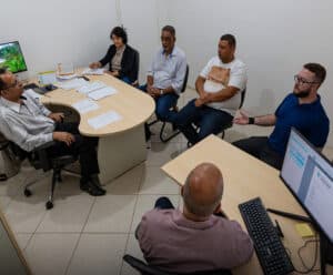 Comissão debate salário de servidores públicos