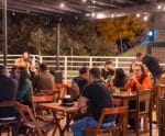 Música ao vivo, gastronomia e vista panorâmica em Cachoeiro; conheça