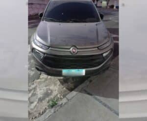 Polícia Militar apreende veículo clonado durante abordagem em Alegre Carro com suspeita de clonagem é apreendido pela Polícia Militar durante abordagem em Alegre.