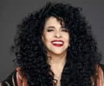 Gal Costa: túmulo finalmente ganha placa com o nome da cantora