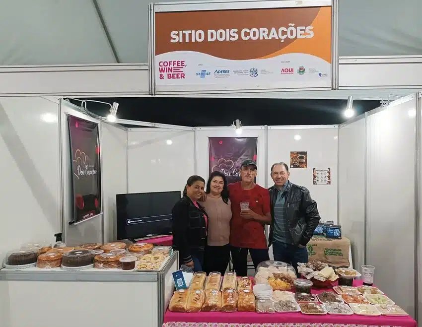 Foto mostra expositores que participaram da Coffee, Wine & Beer em Pedra Menina