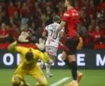 Flamengo suporta pressão do Athletico-PR e avança na Copa do Brasil