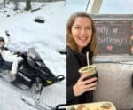 Gisele Bündchen revela fotos de aniversário ao lado de irmã gêmea