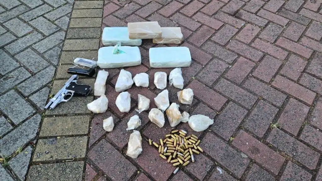 PRF prende homem com 6kg de drogas em ônibus interestadual no ES