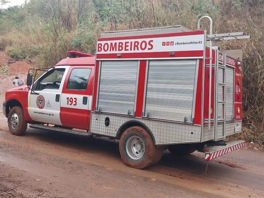 Galpão de recicláveis é totalmente destruído por incêndio em Mimoso do Sul 