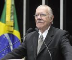 Ex-presidente José Sarney sofre queda em casa e é hospitalizado