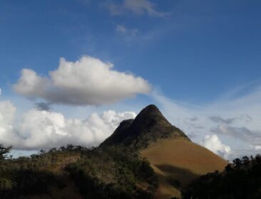 Do alto da Pedra do Caramba: vista rara e uma história pouco conhecida
