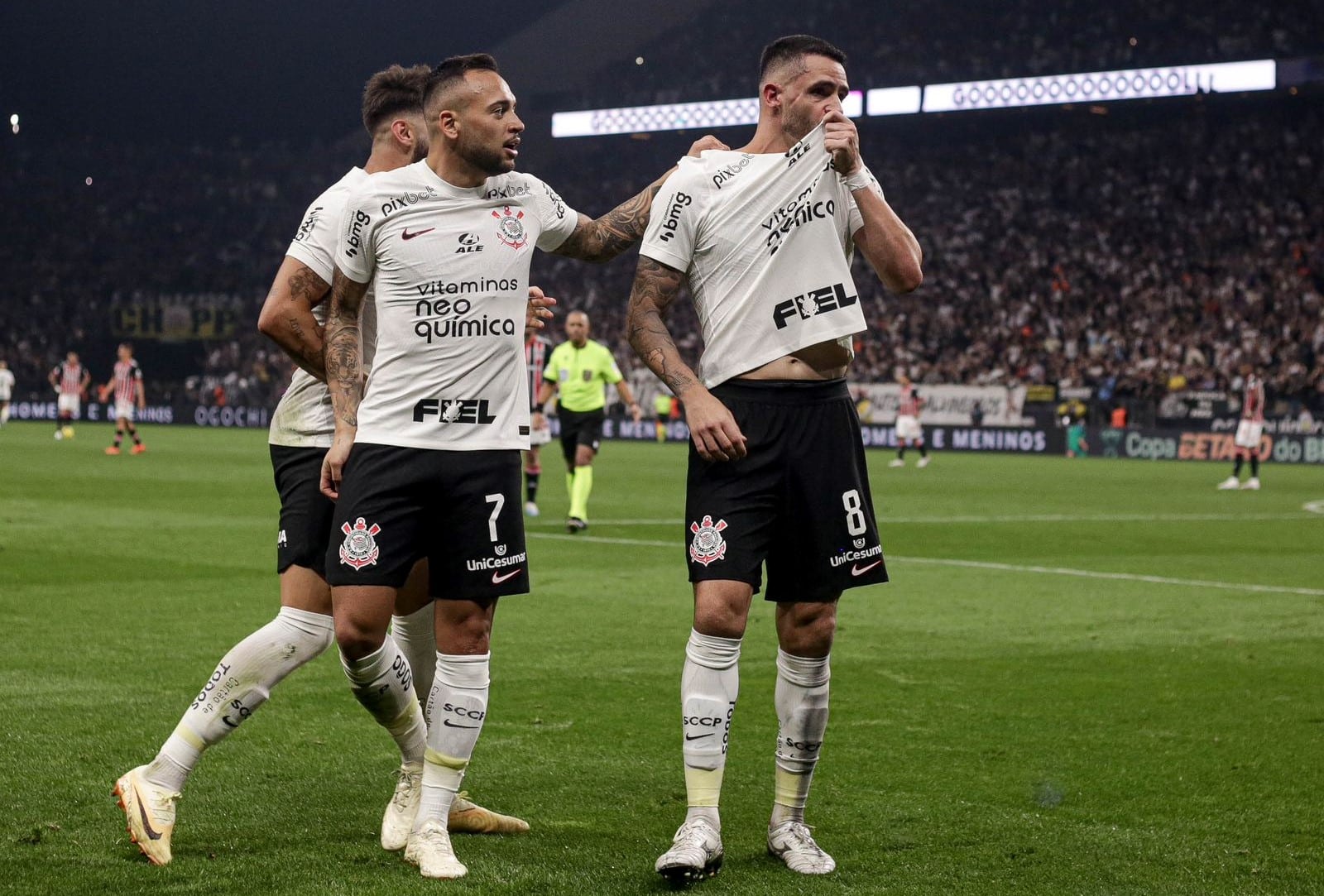 Renato Augusto Faz Duas Vezes E Corinthians Abre Vantagem Sobre O São ...